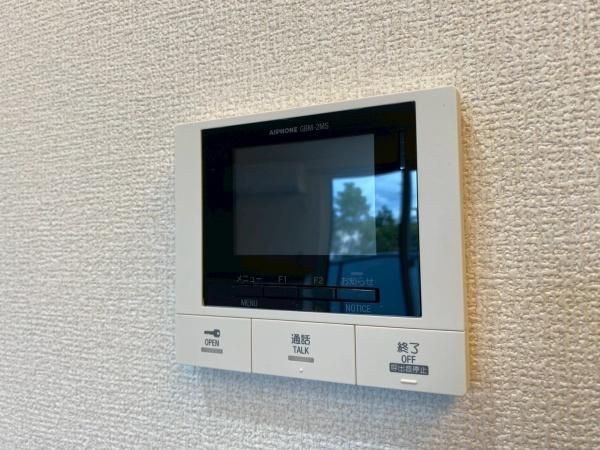 �y�Z�L�����e�B�z�@