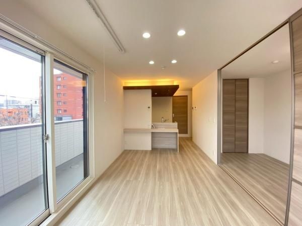 �y�����E���r���O�z�@