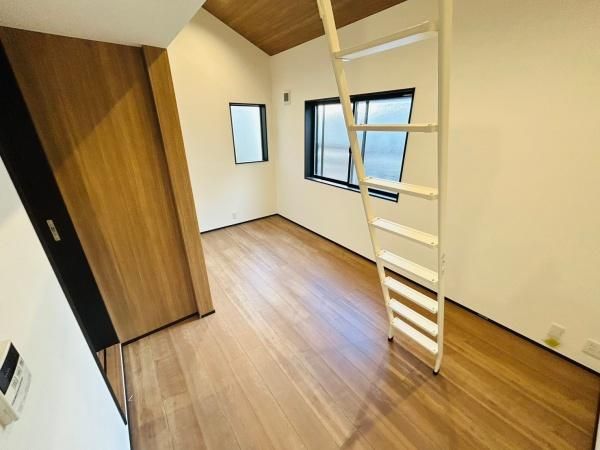 �y�����E���r���O�z�@