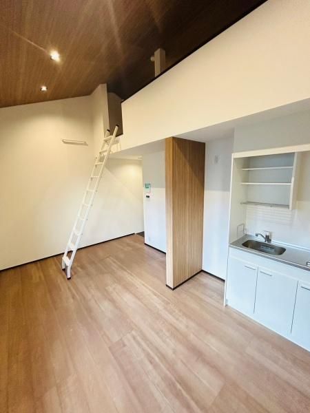 �y�����E���r���O�z�@