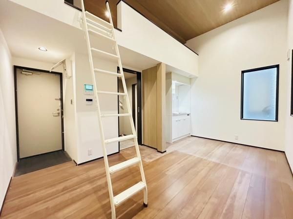 �y�����E���r���O�z�@