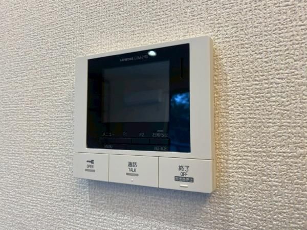 �y�Z�L�����e�B�z�@