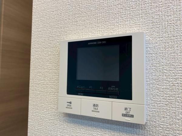 �y�Z�L�����e�B�z�@