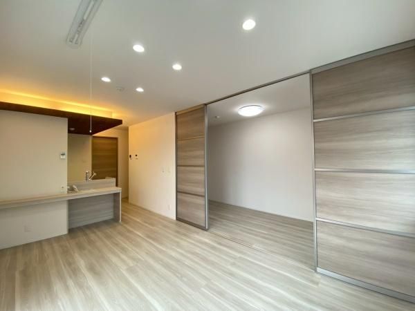 �y�����E���r���O�z�@