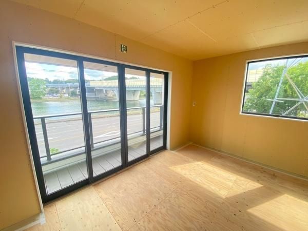 �y�����E���r���O�z�@