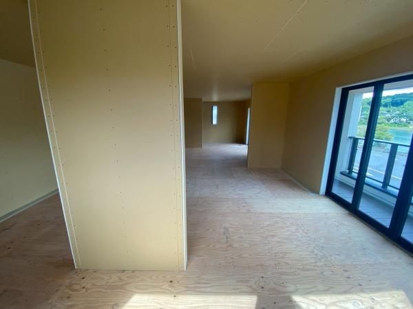 �y�����E���r���O�z�@