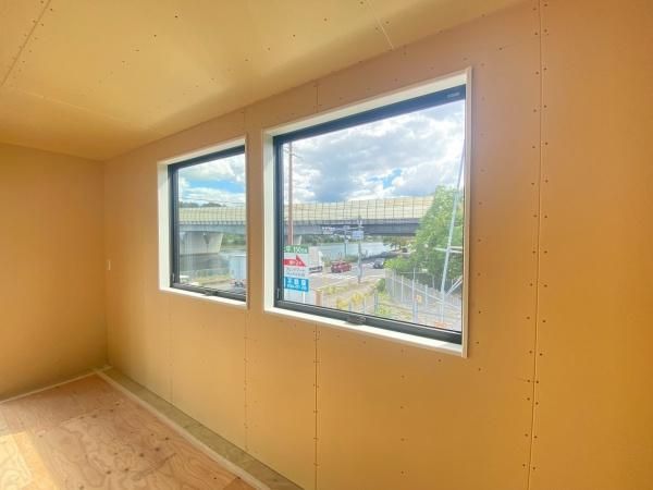 �y�����E���r���O�z�@