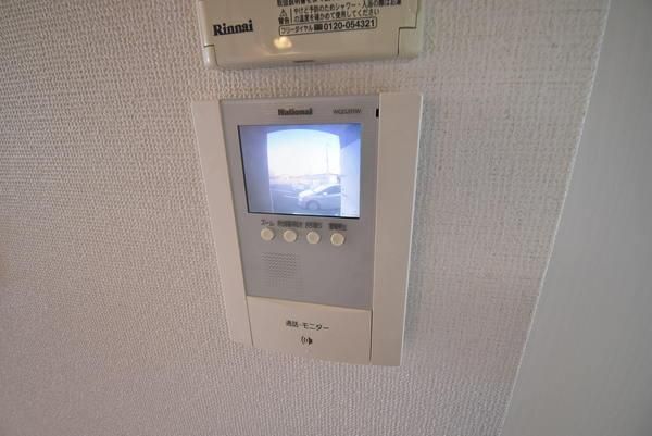 �y�Z�L�����e�B�z�@