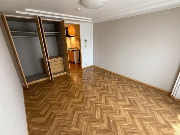 �y�����E���r���O�z�@