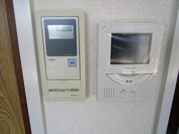 �y�Z�L�����e�B�z�@