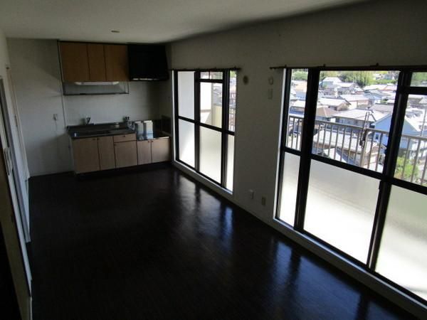 �y�����E���r���O�z�@