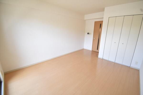 �y�����E���r���O�z�@