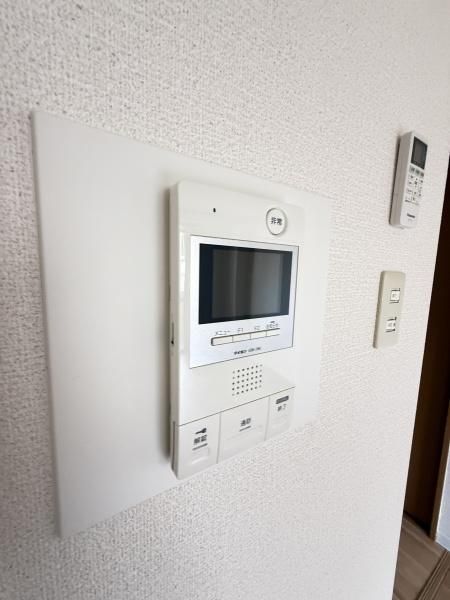 �y�Z�L�����e�B�z�@