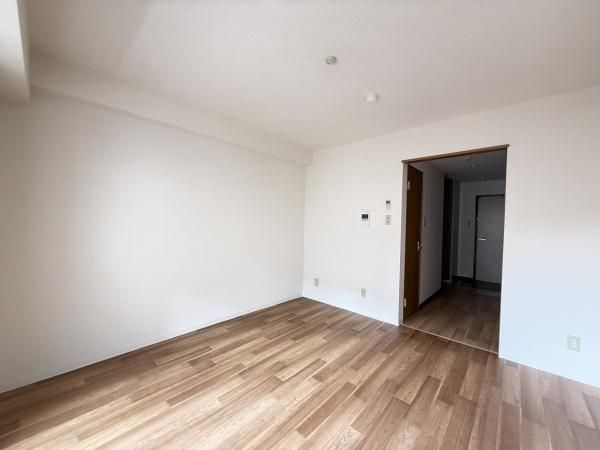 �y�����E���r���O�z�@