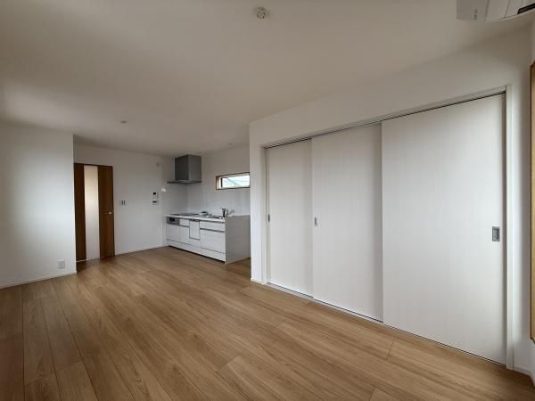 �y�����E���r���O�z�@