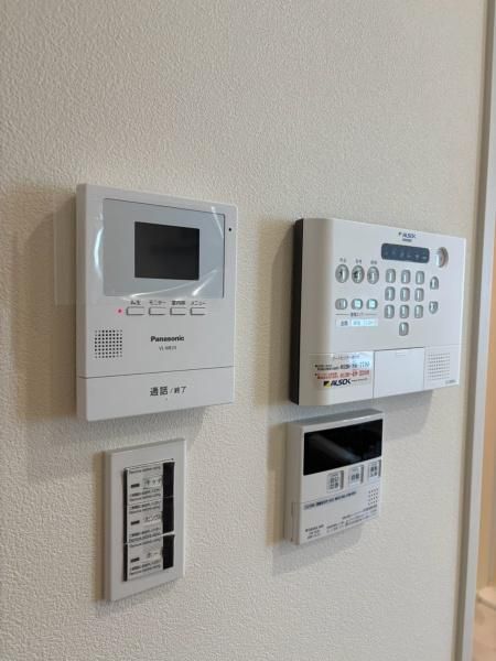 �y�Z�L�����e�B�z�@