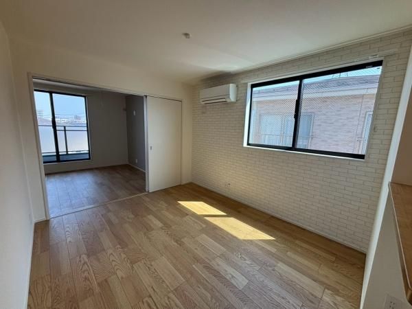 �y�����E���r���O�z�@