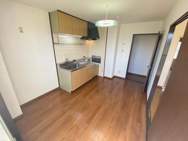 �y�����E���r���O�z�@