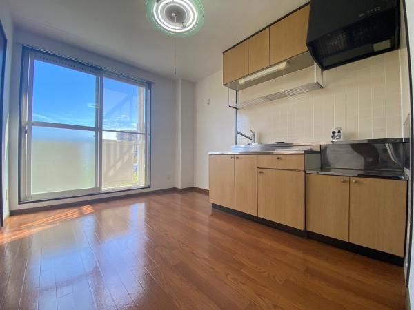 �y�����E���r���O�z�@