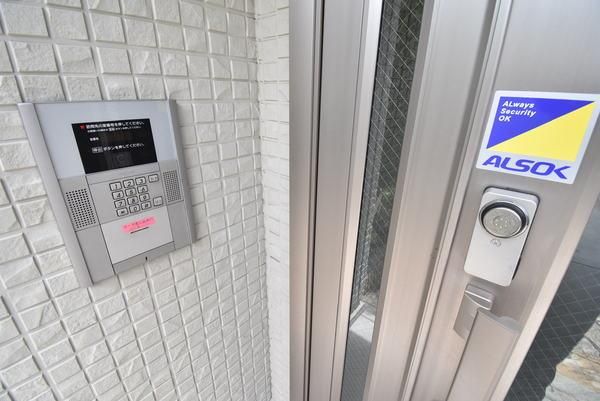 �y�Z�L�����e�B�z�@