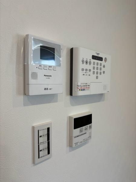 �y�Z�L�����e�B�z�@