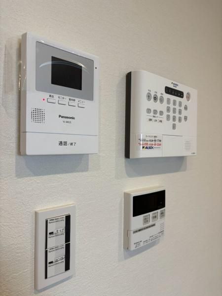 �y�Z�L�����e�B�z�@