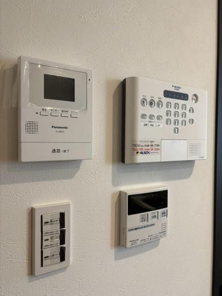 �y�Z�L�����e�B�z�@