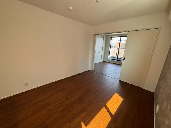 �y�����E���r���O�z�@