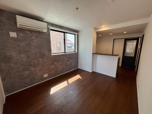 �y�����E���r���O�z�@