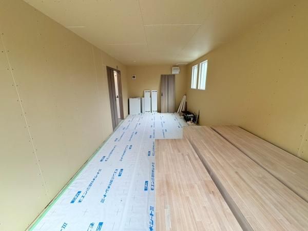 �y�����E���r���O�z�@