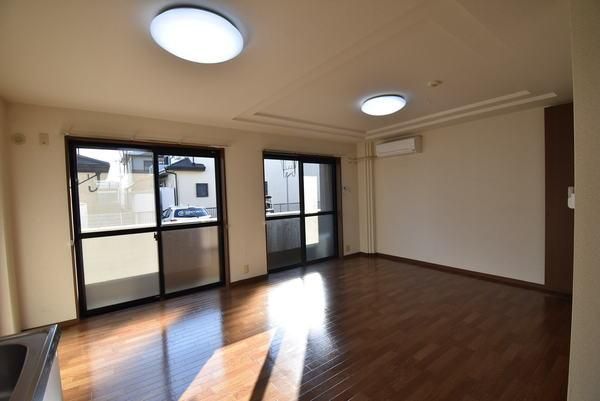 �y�����E���r���O�z�@