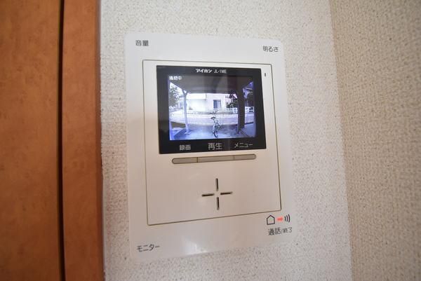 �y�Z�L�����e�B�z�@