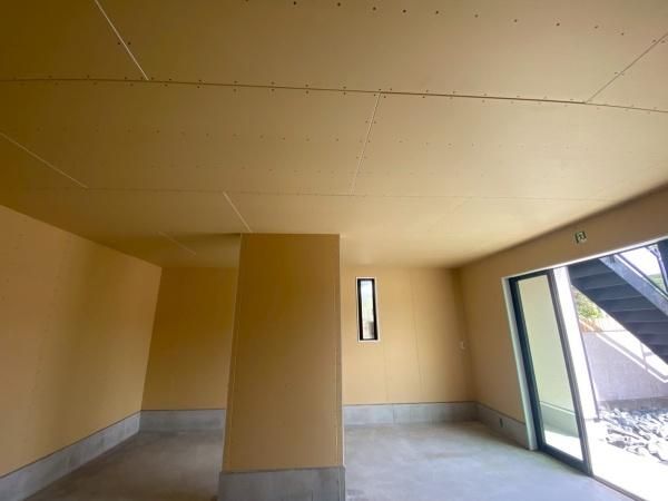 �y�����E���r���O�z�@