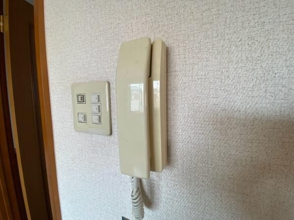 �y�Z�L�����e�B�z�@