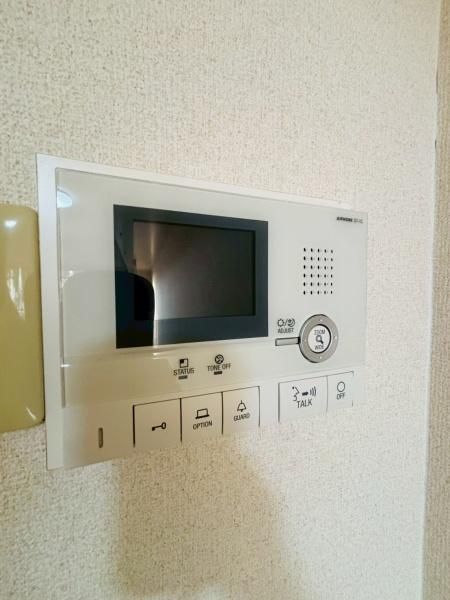 �y�Z�L�����e�B�z�@