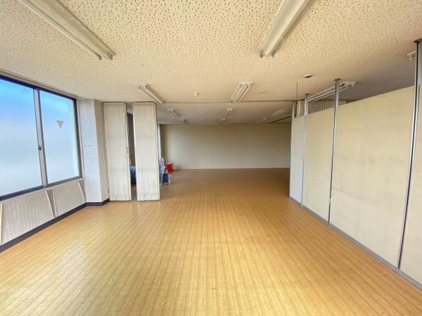 �y�����E���r���O�z�@