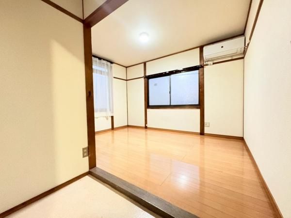 �y�����E���r���O�z�@