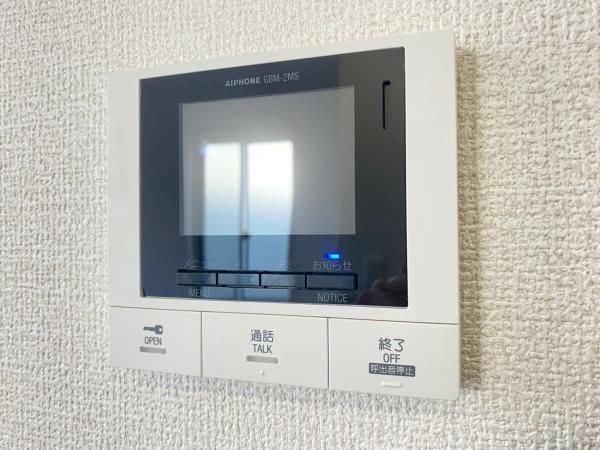 �y�Z�L�����e�B�z�@