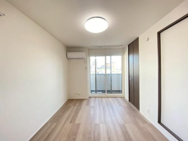 �y�����E���r���O�z�@