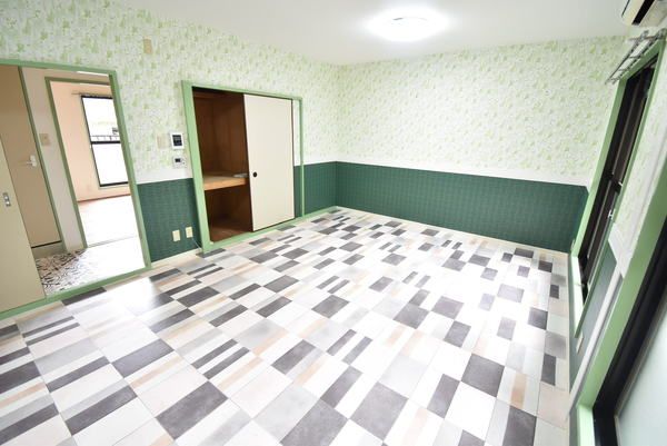 �y�����E���r���O�z�@