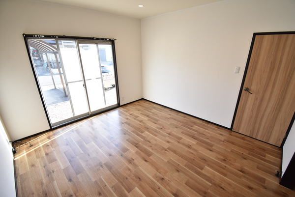 �y�����E���r���O�z�@