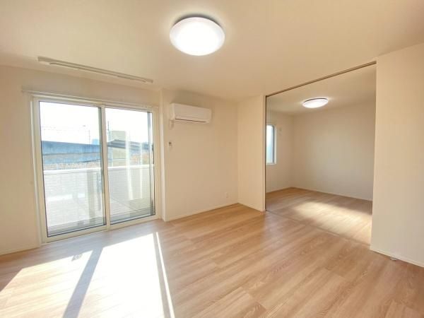 �y�����E���r���O�z�@