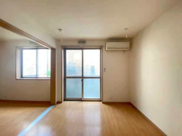 �y�����E���r���O�z�@