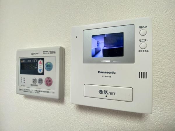 �y�Z�L�����e�B�z�@