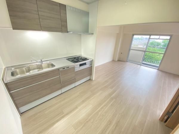 �y�����E���r���O�z�@