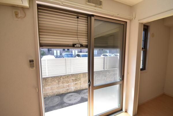 �y�Z�L�����e�B�z�@