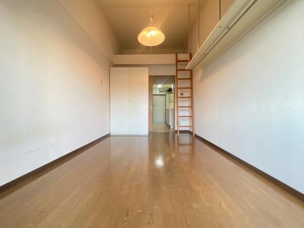 �y�����E���r���O�z�@