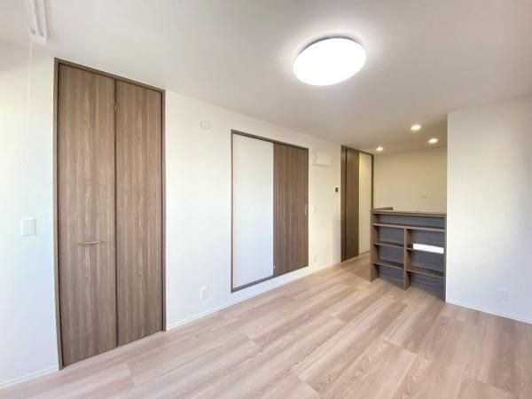 �y�����E���r���O�z�@