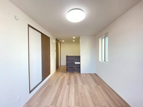 �y�����E���r���O�z�@