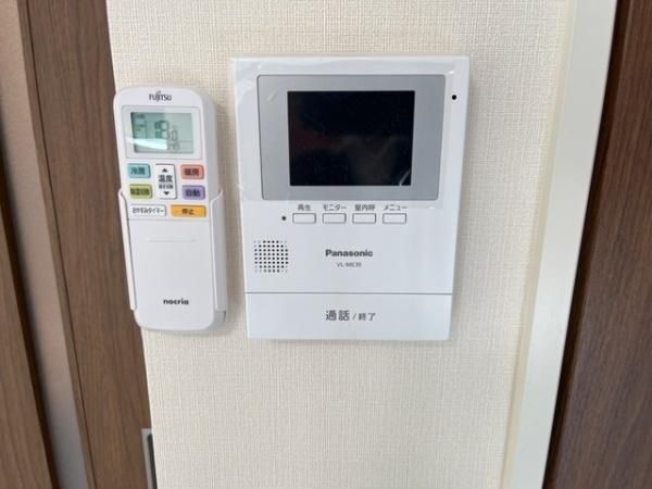 �y�Z�L�����e�B�z�@